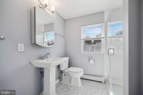 Bath - 841 Bobwhite Ln, Secane, PA 19018 photo 2 of 3
