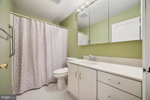 Bath - 841 Bobwhite Ln, Secane, PA 19018 photo 1 of 3