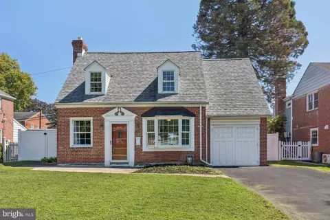 32 E Westwood Park Dr, Havertown, PA 19083