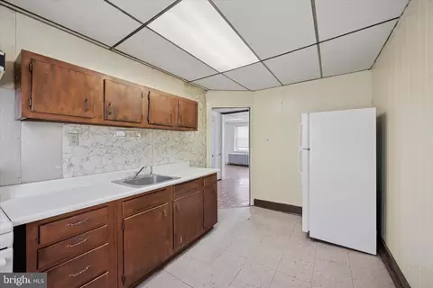 Entry Way - 4 Marlborough Rd, Upper Darby, PA 19082 photo 5 of 6