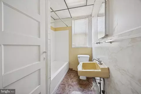 Entry Way - 4 Marlborough Rd, Upper Darby, PA 19082 photo 6 of 6