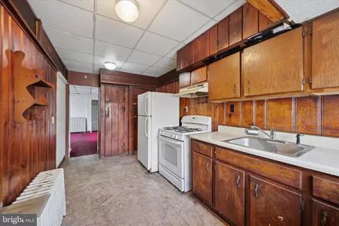 Entry Way - 4 Marlborough Rd, Upper Darby, PA 19082 photo 2 of 6