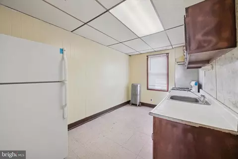 Entry Way - 4 Marlborough Rd, Upper Darby, PA 19082 photo 4 of 6