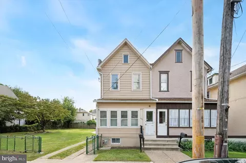415 Manhattan St, Essington, PA 19029
