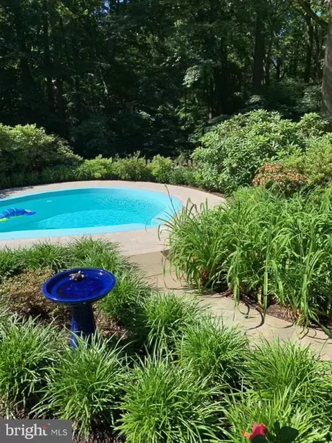 Exterior - 712 Woodcrest Rd, Wayne, PA 19087 photo 6 of 11
