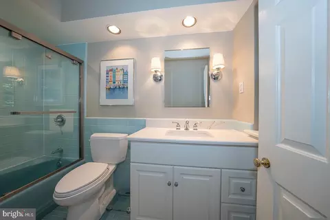 Bath - 712 Woodcrest Rd, Wayne, PA 19087 photo 1 of 3