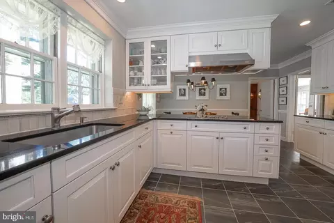Kitchen - 712 Woodcrest Rd, Wayne, PA 19087 photo 2 of 3