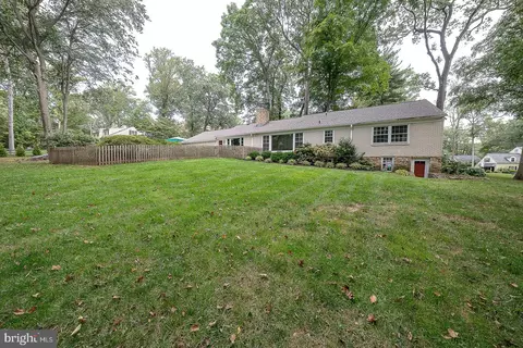 Exterior - 712 Woodcrest Rd, Wayne, PA 19087 photo 8 of 11