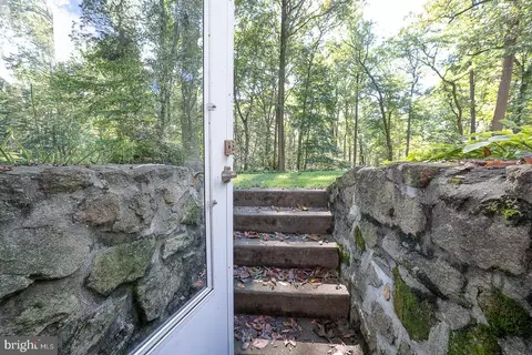Exterior - 712 Woodcrest Rd, Wayne, PA 19087 photo 3 of 11
