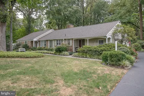 Exterior - 712 Woodcrest Rd, Wayne, PA 19087 photo 2 of 11