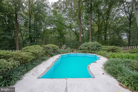 Exterior - 712 Woodcrest Rd, Wayne, PA 19087 photo 5 of 11