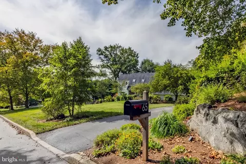 65 Roberts Rd, Newtown Square, PA 19073