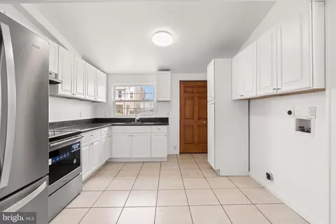 1359 Green St, Marcus Hook, PA 19061 photo 4