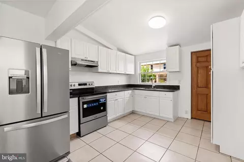 1359 Green St, Marcus Hook, PA 19061 photo 3
