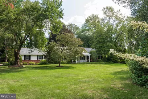Exterior - 598 Cricket Ln, Wayne, PA 19087 photo 2 of 11