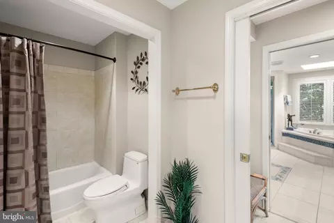 Entry Way - 598 Cricket Ln, Wayne, PA 19087 photo 4 of 5