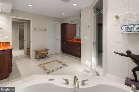 Bath - 598 Cricket Ln, Wayne, PA 19087 photo 2 of 5