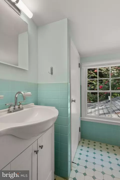 Bath - 598 Cricket Ln, Wayne, PA 19087 photo 5 of 5
