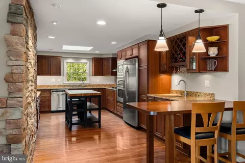 Kitchen - 598 Cricket Ln, Wayne, PA 19087 photo 4 of 5