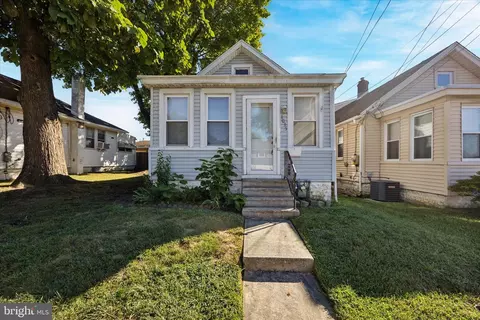 1035 Langley St, Trainer, PA 19061