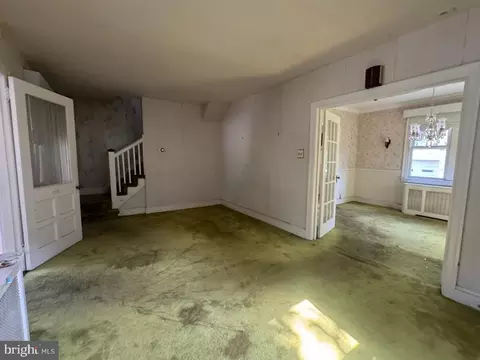 Living - 253 Highland Ave, Wayne, PA 19087 photo 1 of 3