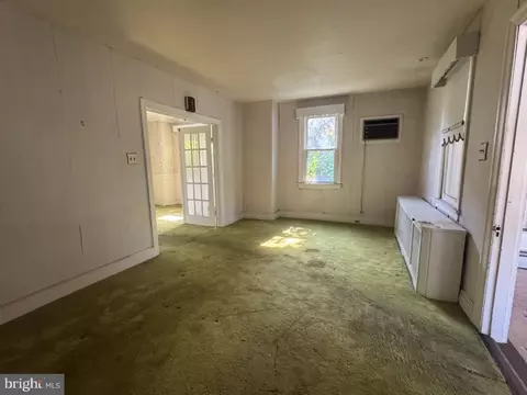 Living - 253 Highland Ave, Wayne, PA 19087 photo 2 of 3
