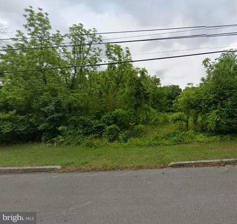 1676 Larkin Rd, Chichester, PA 19061