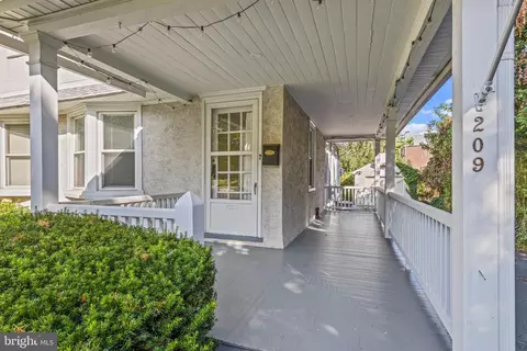 209 Lenoir Ave, Wayne, PA 19087 photo 2