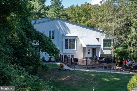 257 W Chelsea Cir, Newtown Square, PA 19073