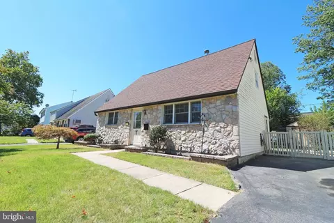 2367 Chipmunk Ln, Secane, PA 19018