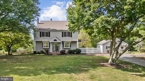 35 Skyline Dr, Glen Mills, PA 19342