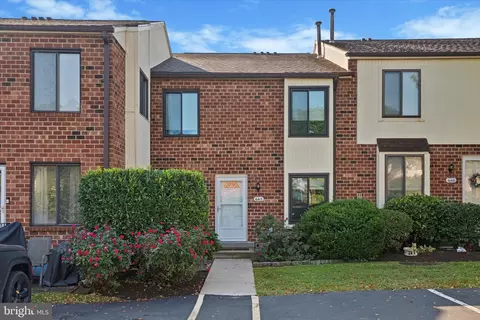 6415 Hilltop Dr #69, Brookhaven, PA 19015