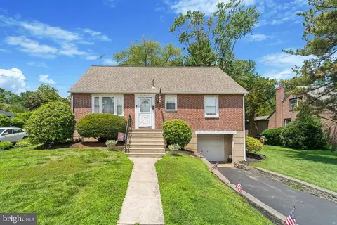 132 S Sproul Rd, Broomall, PA 19008