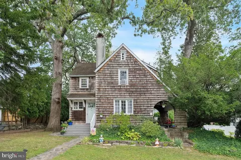 15 Oakland Rd, Broomall, PA 19008