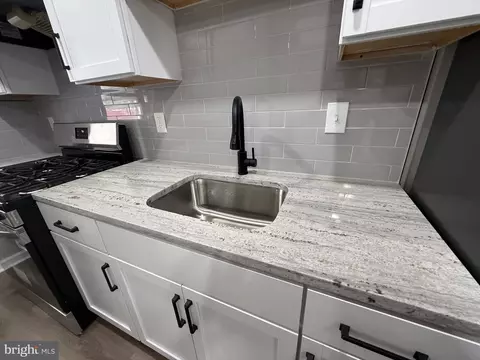 6948 Clinton Rd, Darby, PA 19082 photo 8
