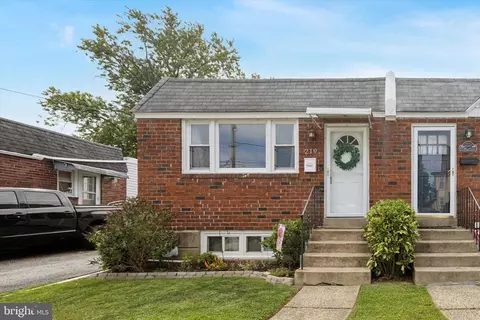 219 Ridley Ave, Folsom, PA 19033