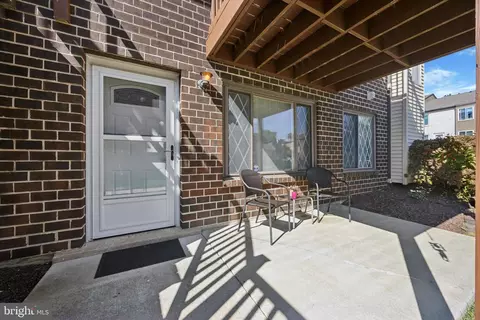 5200 Hilltop Dr #W6, Brookhaven, PA 19015