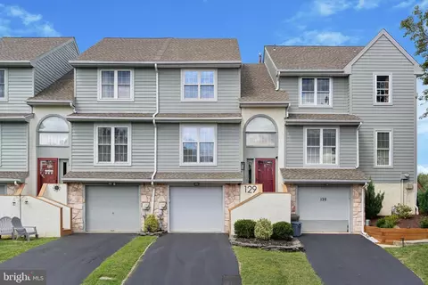 129 Knollwood Ct, Aston, PA 19014