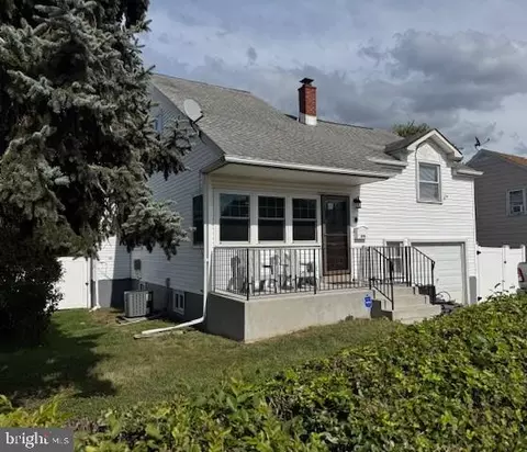 1355 Forrest St, Trainer, PA 19061