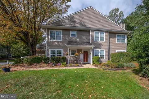 325 Danbury Ln #325, Glen Mills, PA 19342
