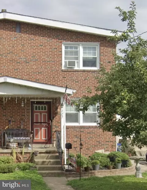 225 Powhattan Ave, Essington, PA 19029