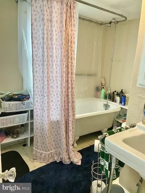 Bath - 216 Highland Ave, Wayne, PA 19087 photo 1 of 1
