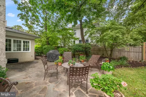 Exterior - 520 Brookside Ave, Wayne, PA 19087 photo 6 of 10