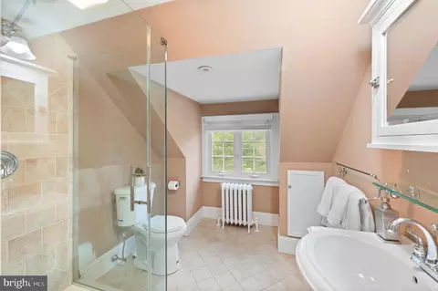 Bath - 520 Brookside Ave, Wayne, PA 19087 photo 4 of 4