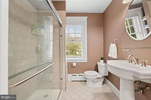 Bath - 520 Brookside Ave, Wayne, PA 19087 photo 3 of 4