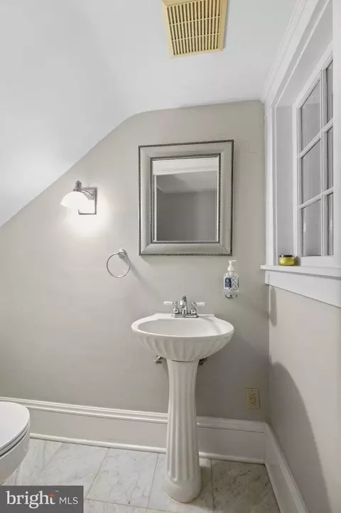 Bath - 520 Brookside Ave, Wayne, PA 19087 photo 1 of 4