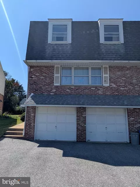 624 Country Ln, Morton, PA 19070