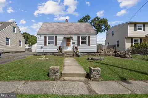 25 N Martin Ln, Norwood, PA 19074