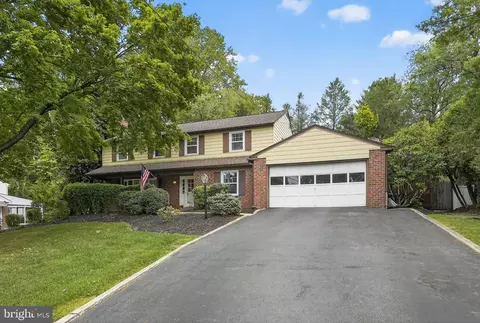2003 Richard Dr, Broomall, PA 19008