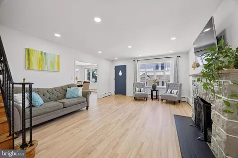 Living - 217 Windsor Ave, Darby, PA 19082 photo 2 of 3